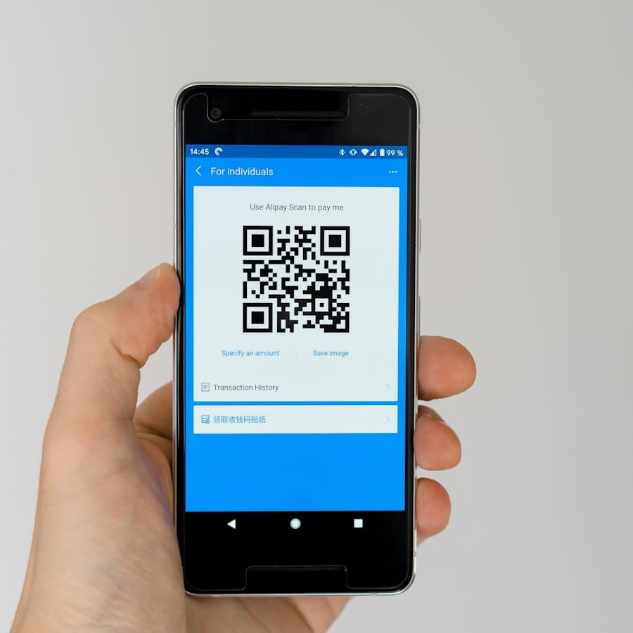 Téléphone affichant un QR code prêt à scanner